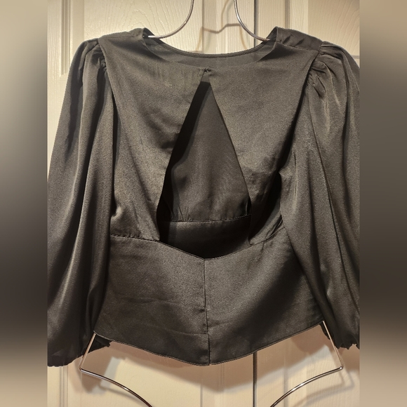 EXPRESS Open back satiny top - Picture 5 of 11